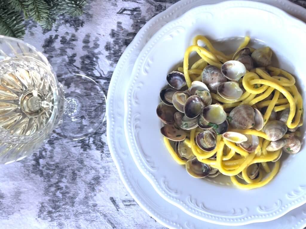 Spaghetti vongole e zafferano