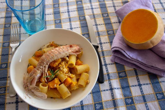 Rigatoni con zucca e canocchie