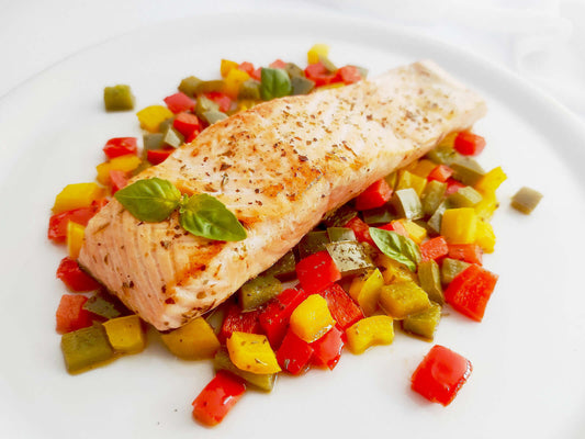 Salmone in padella con dadolata di peperoni all‚Äôorigano