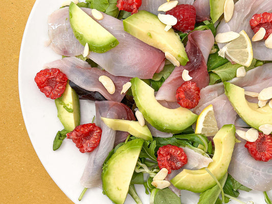 Carpaccio di pesce spada con lamponi e avocado