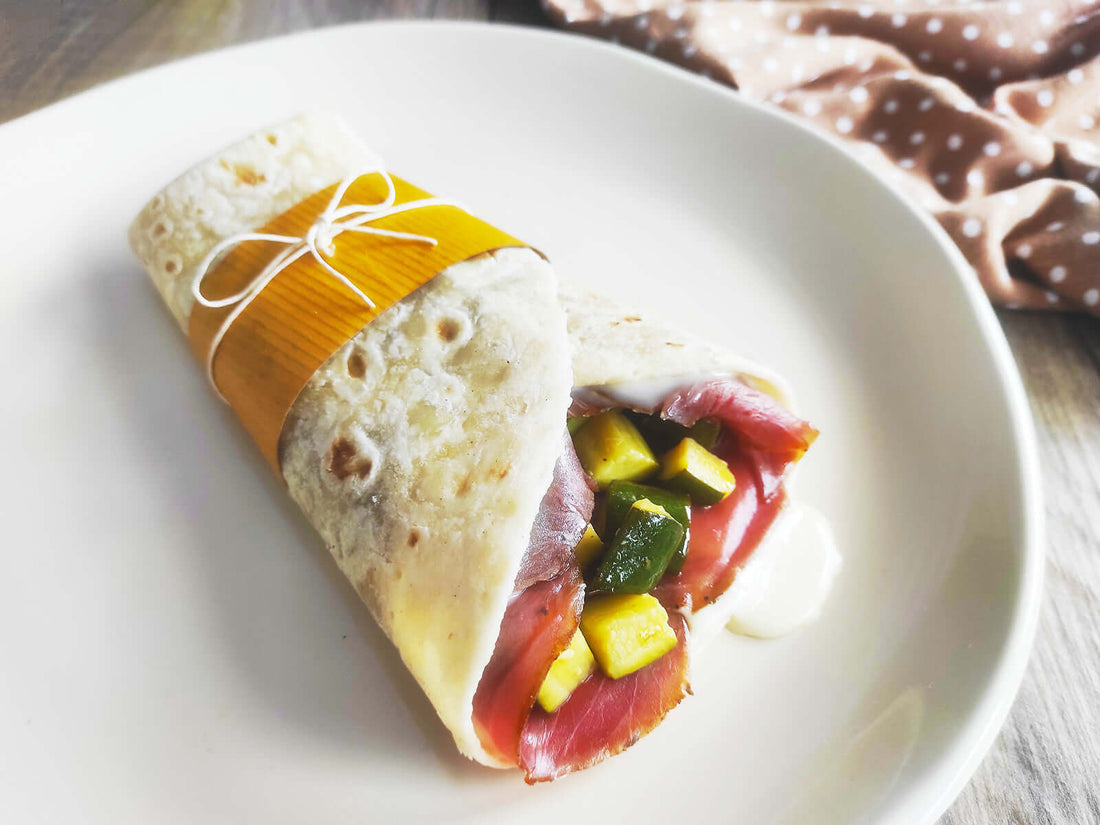 Piadina con tonno affumicato alle erbe, stracchino e zucchine