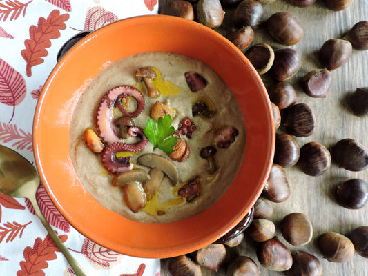 Zuppa di funghi, castagne e tentacoli di polpo