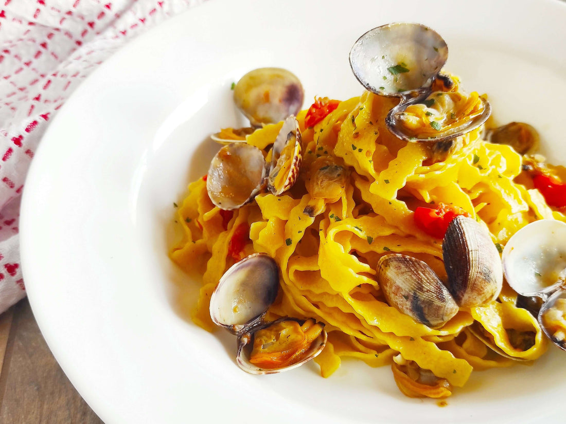 Fettuccine ricce alle vongole veraci e pomodorini